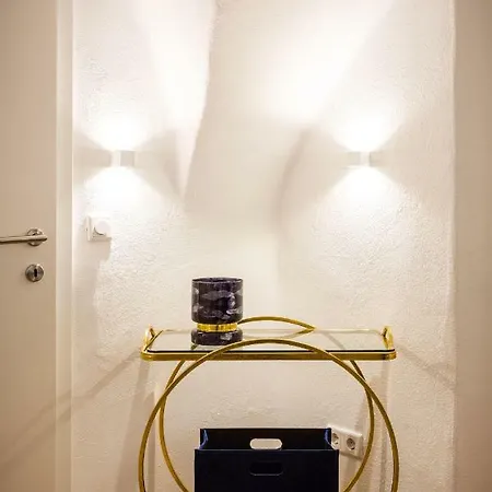Exclusive La Clemenza Di Tito Apartmán